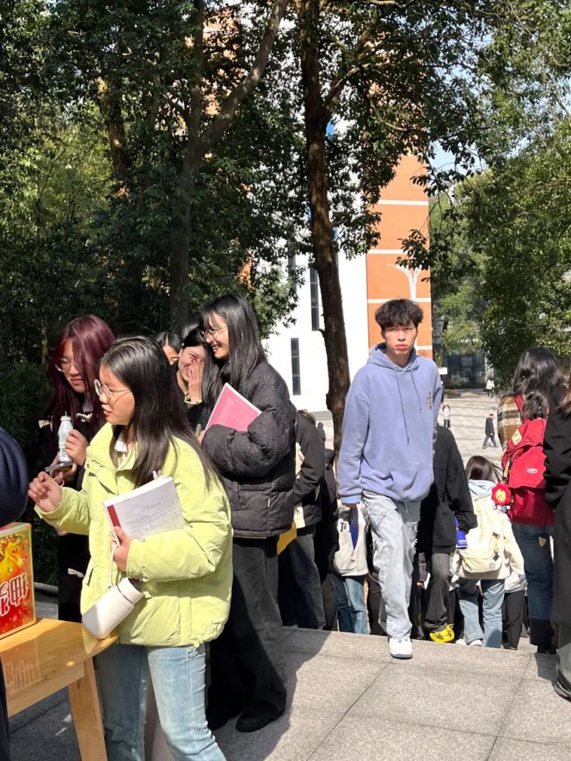 湖南鐘情餐飲管理有限責任公司,餐飲管理,鐘情餐飲管理,團體膳食,大學(xué)食堂,學(xué)院食堂,學(xué)校餐飲